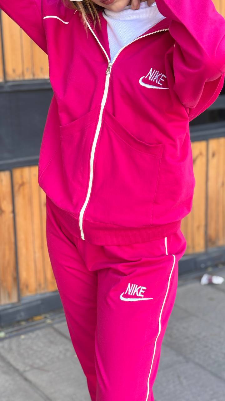 سوییشرت و شلوار سرخابی رنگ