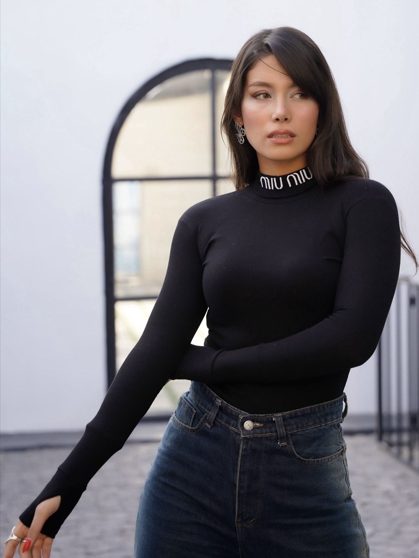 بادی زنانه یقه اسکی مشکی پارچه کبریتی جذب و خوش‌فرم مناسب فصل پاییز و زمستان